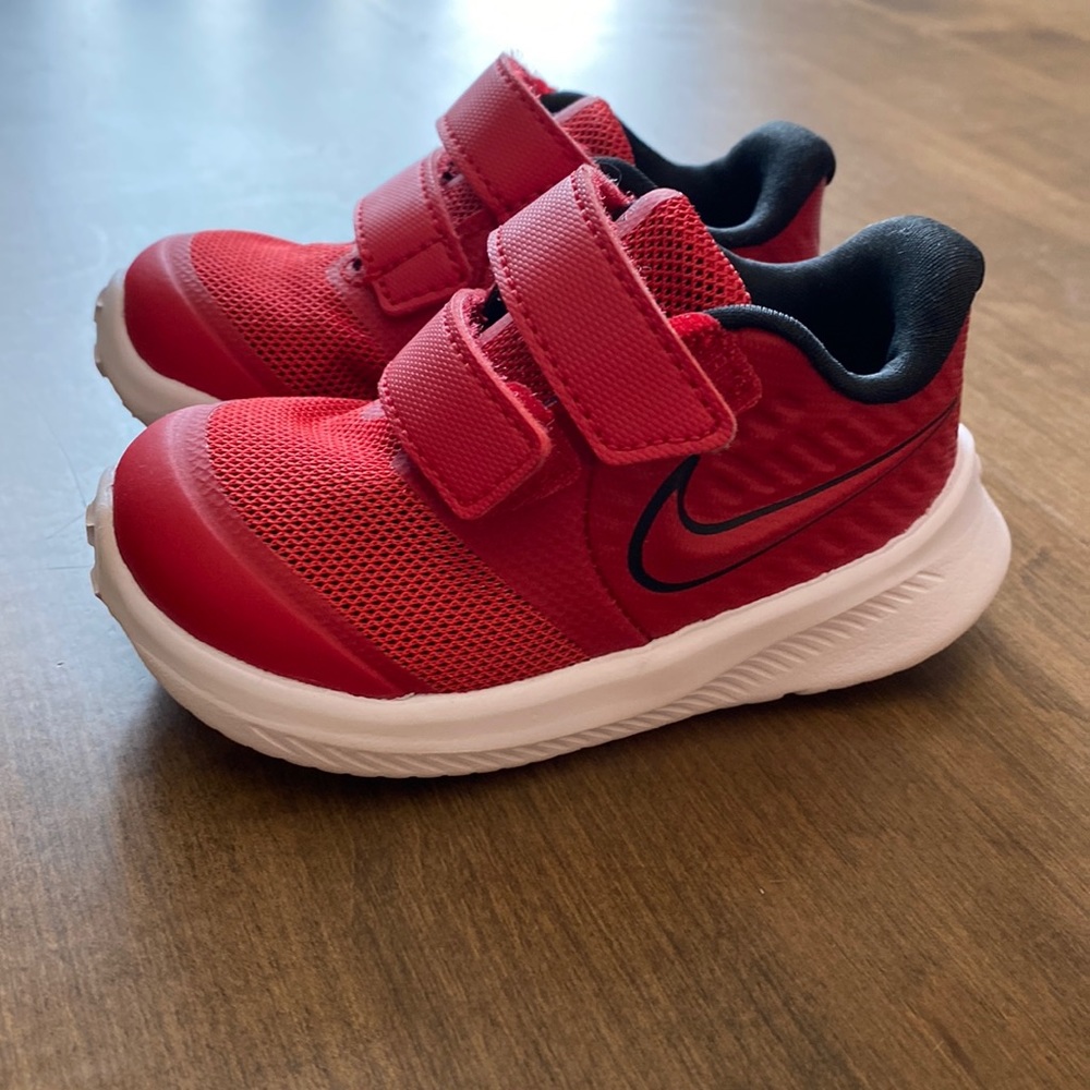 Size 4C Nike Star Runner Sneakers